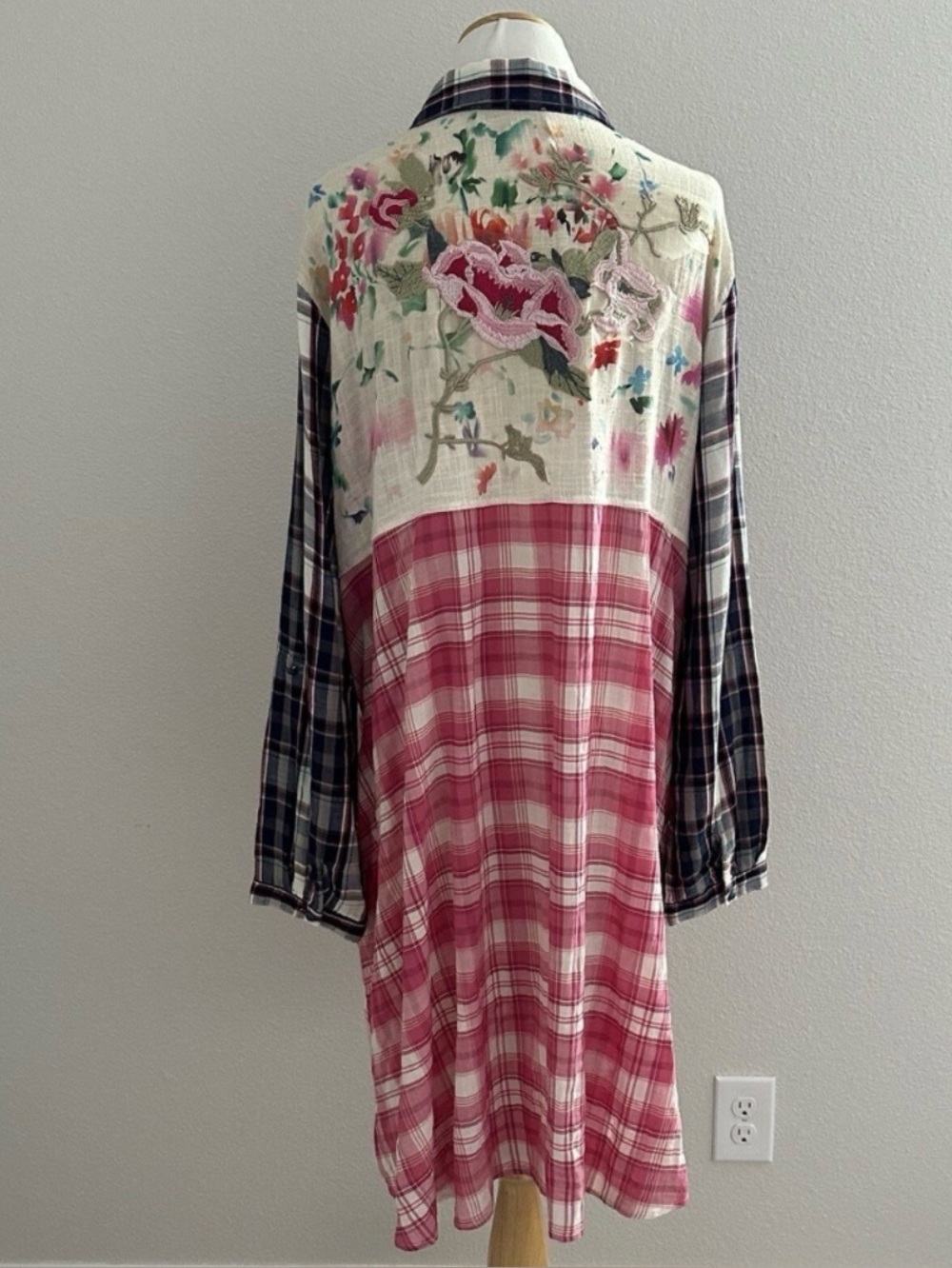 Philosophy Plaid Floral Embroidered High-Low Shirt Dress, size Medium, EUC